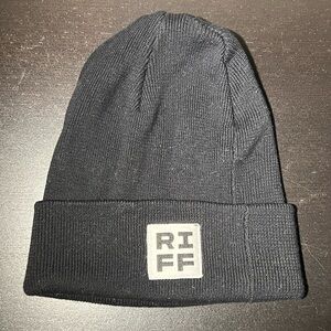 RIFF Black Cuffed Beanie – Minimalist Style